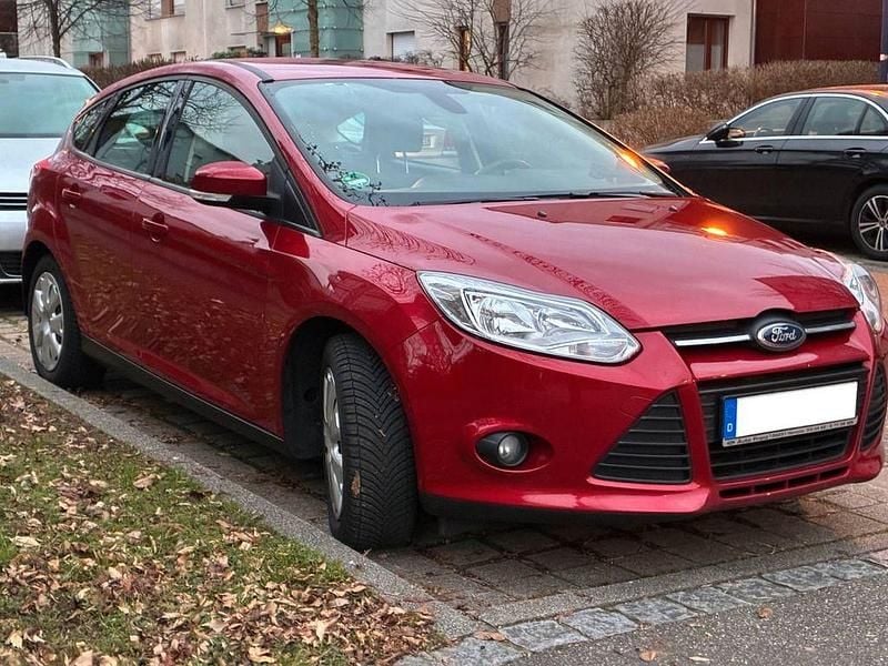 Second-hand Ford Focus 105 CP (77 kW) 2011 Roșu Berlinǎ