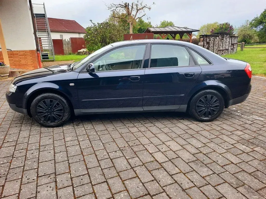Gebraucht Audi A4 102 PS (75 kW) 2003 Blau Limousine