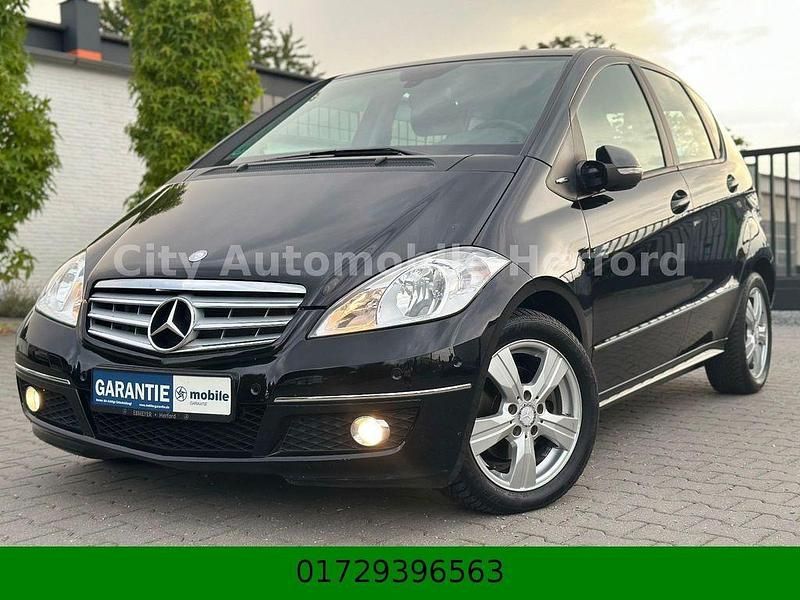 Schwarz Gebraucht 2012 Mercedes A180 Avantgarde Limousine | 9.950 € (Guter Preis) - Bild 1/4