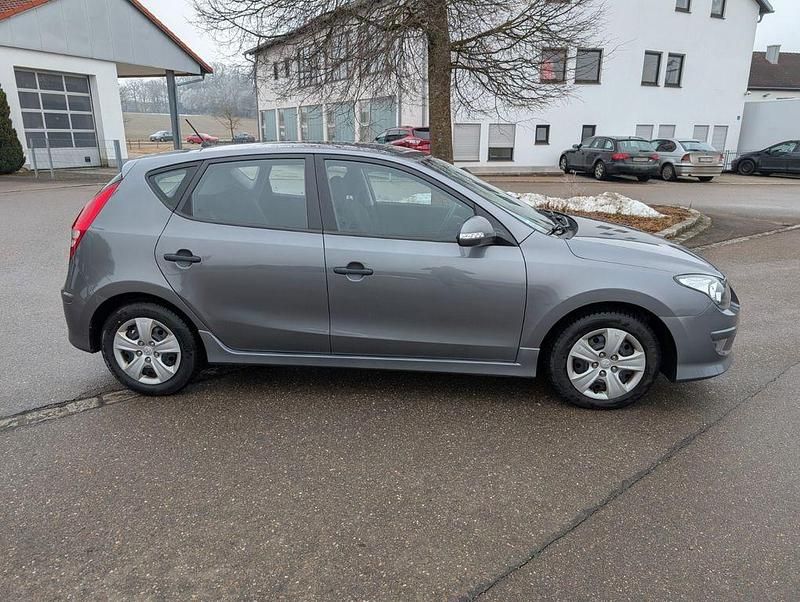 Gebraucht Hyundai i30 Trend 90 PS (66 kW) 2013 Grau Kombi