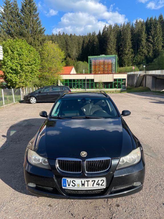 Schwarz Gebraucht 2007 BMW 320 Kombi | 2.000 € (Guter Preis) - Bild 1/4