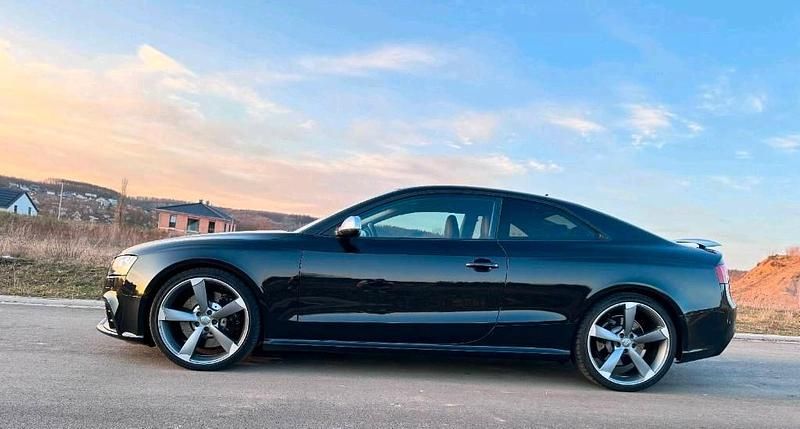 Second-hand Audi RS5 476 CP (350 kW) 2011 Negru Coupe