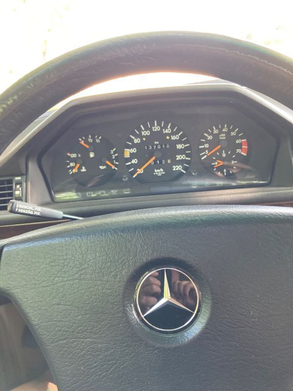 Rot Gebraucht 1991 Mercedes 230 Coupé | 14.900 € - Bild 1/4