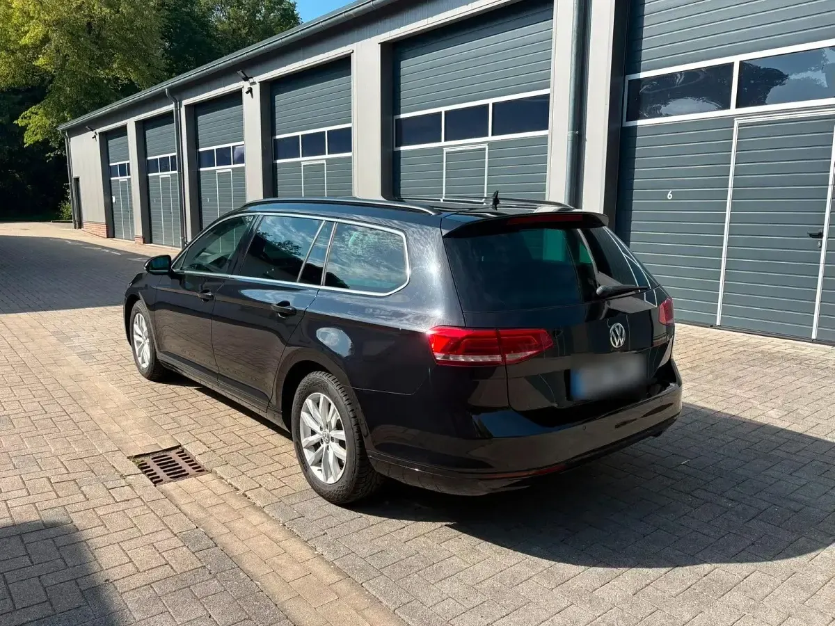Gebraucht VW Passat Comfortline 120 PS (88 kW) 2016 Schwarz Kombi