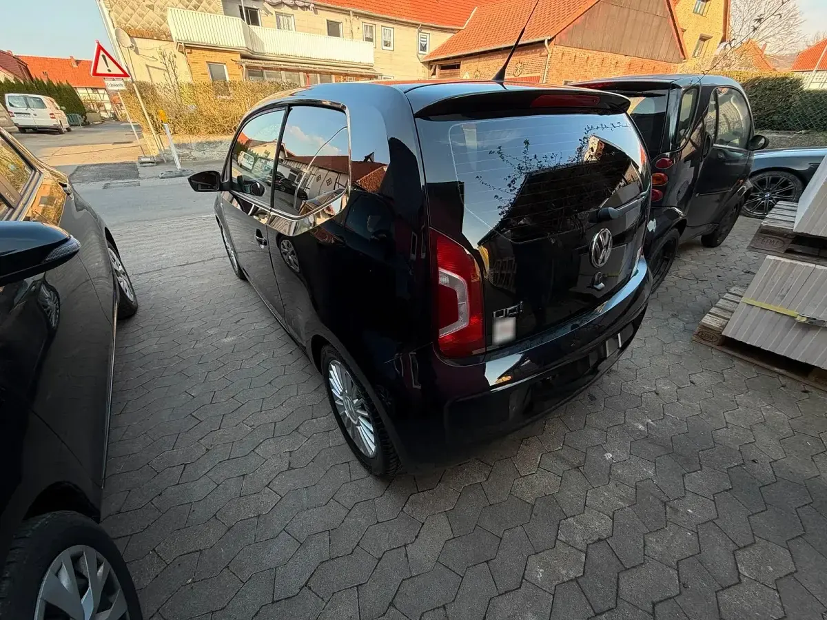 Używany VW up! 60 KM (44 kW) 2012 Czarny Hatchback