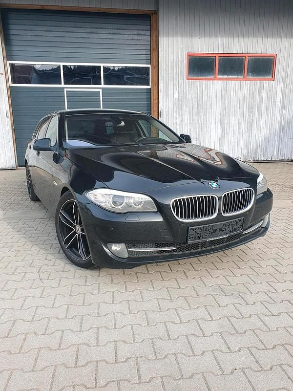 Gebraucht BMW 520 184 PS (135 kW) 2010 Schwarz Kombi