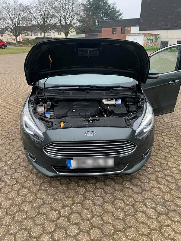 Gebraucht Ford S-MAX Titanium 189 PS (139 kW) 2017 Grün Van / Kleinbus