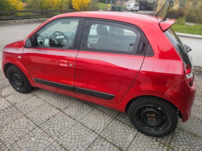 Używany Renault Twingo Experience 71 KM (52 kW) 2016 Czerwony Hatchback