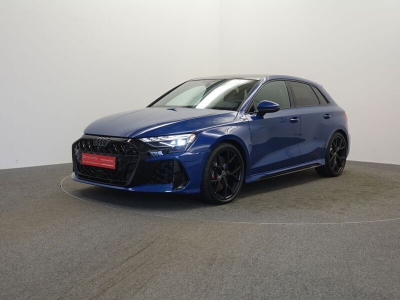 Blau Neu 2025 Audi RS3 Sportback Ambiente Kleinwagen | 66.950 € (Superpreis) - Bild 1/4