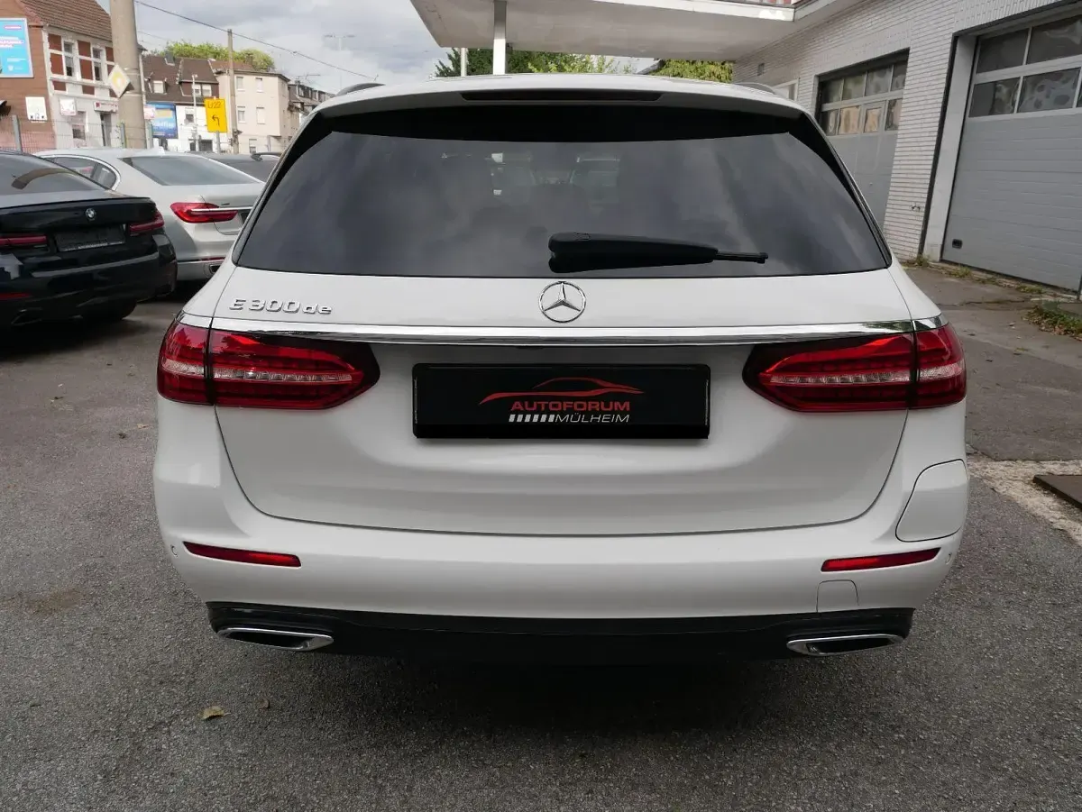 Used Mercedes E300 Night 306 HP (225 kW) 2021 White Estate