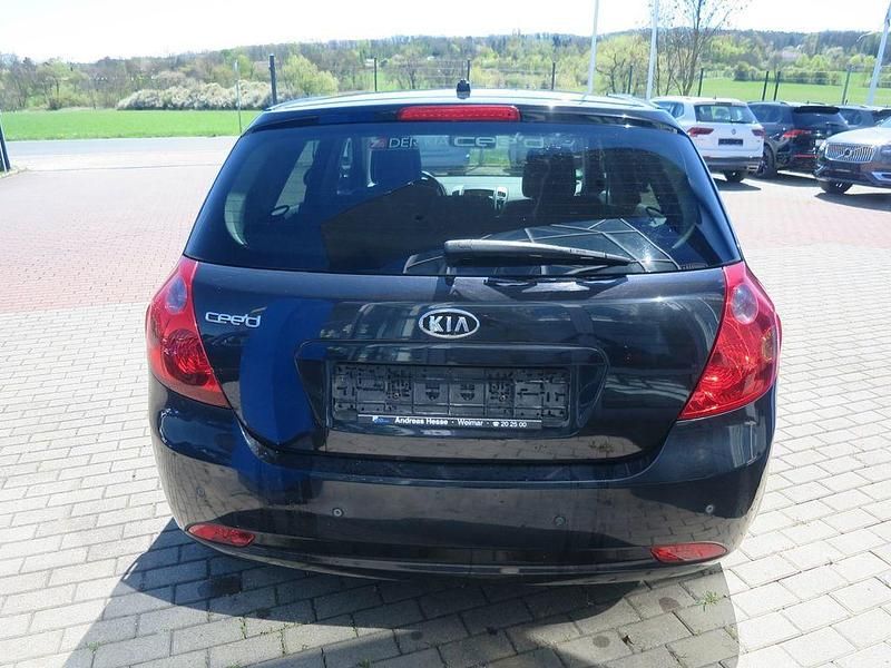 Second-hand Kia Ceed 109 CP (80 kW) 2009 Negru Hatchback