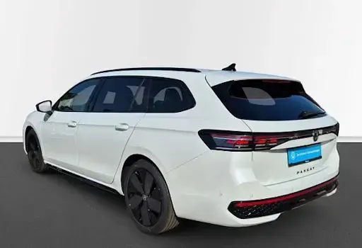 Gebraucht VW Passat IQ Drive 150 PS (110 kW) 2026 Oryxweiß perlmutteffekt Kombi
