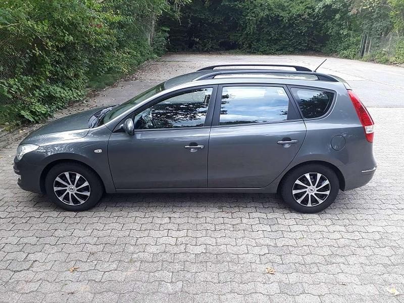Gebraucht Hyundai i30 126 PS (92 kW) 2009 Grau Kombi