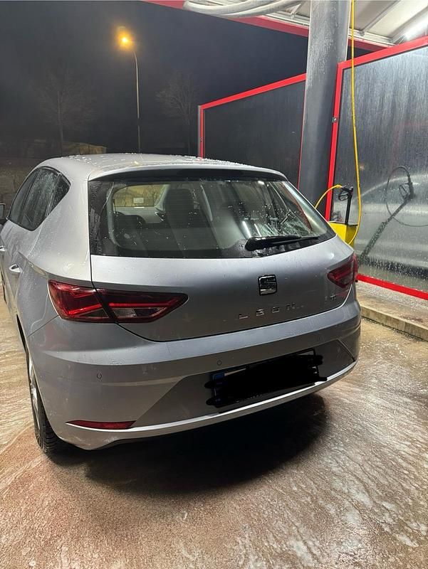 Second-hand Seat Leon 164 CP (120 kW) 2020 Argintiu Berlinǎ