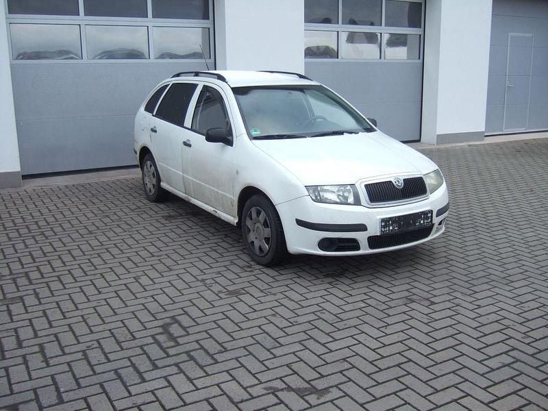 Weiß Gebraucht 2006 Skoda Roomster Van / Kleinbus | 999 € (Superpreis) - Bild 1/4