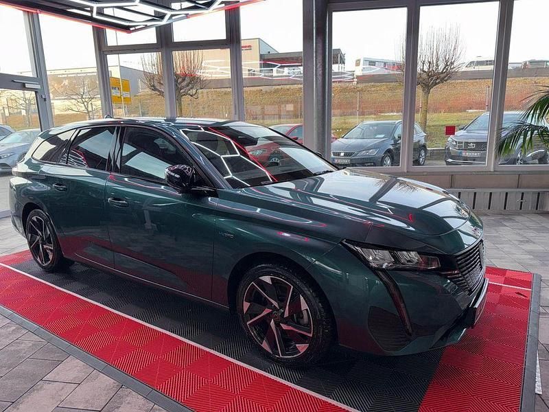 Blau Gebraucht 2023 Peugeot 308 SW Allure Kombi | 23.980 € (Fairer Preis) - Bild 1/4