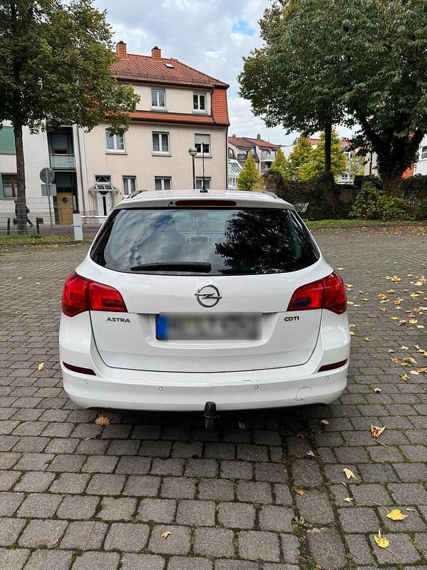 Gebraucht Opel Astra 117 PS (86 kW) 2013 Weiß Kombi