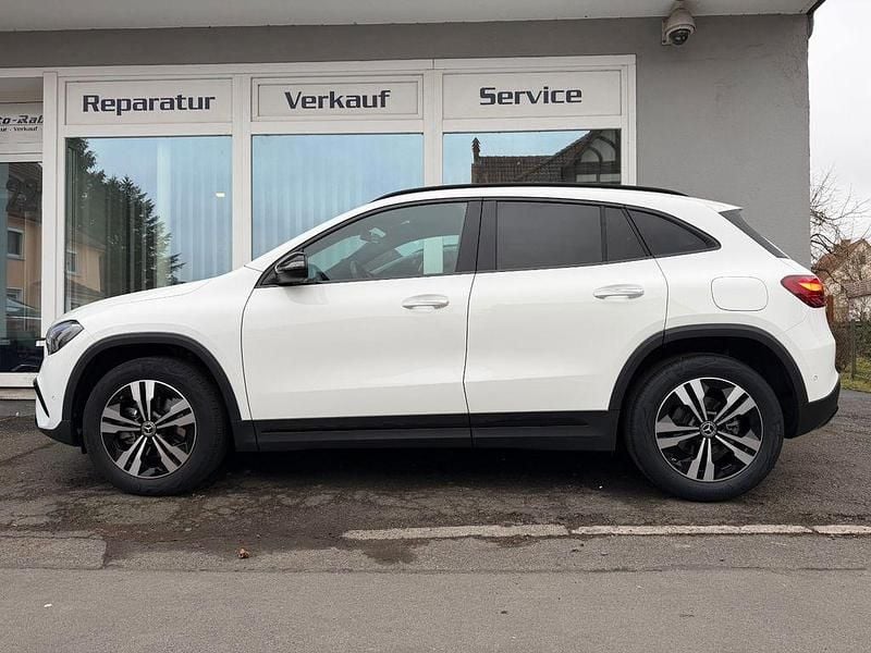 Gebraucht Mercedes GLA200 Advanced Plus 163 PS (119 kW) 2024 Weiß SUV
