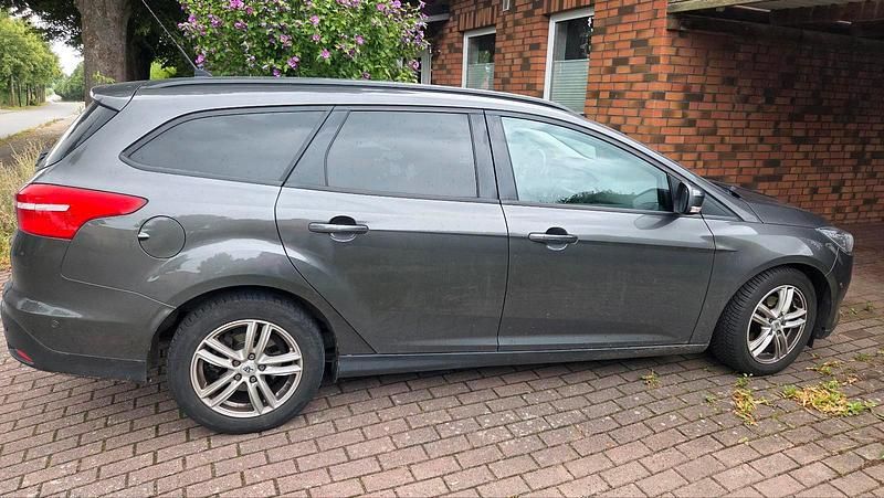 Grau Gebraucht 2016 Ford Focus Business Edition Kombi | 3.500 € (Superpreis) - Bild 1/4