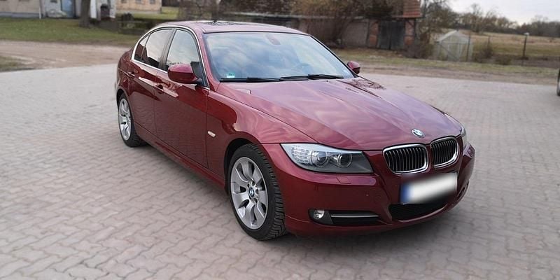 Gebraucht BMW 320 170 PS (125 kW) 2011 Rot Limousine