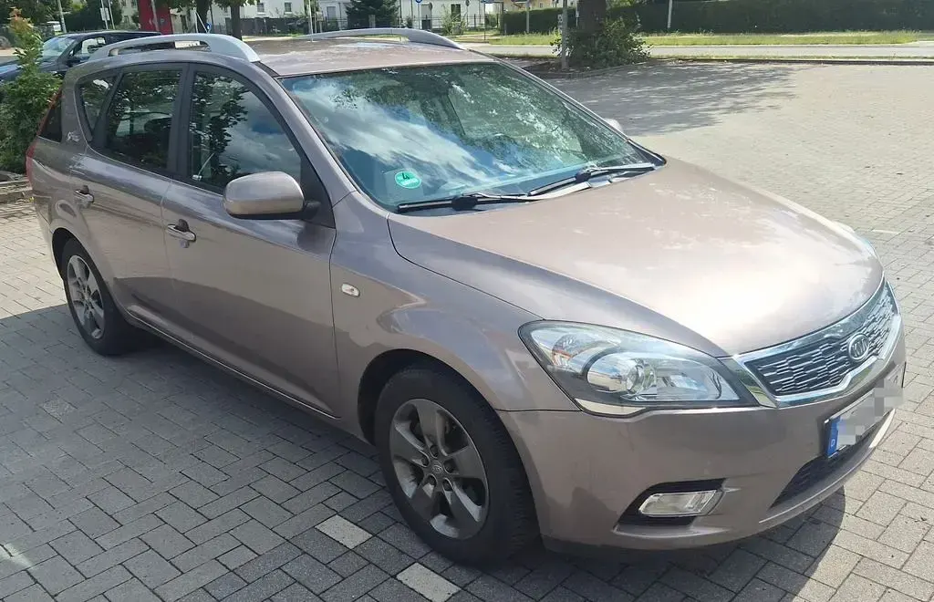Gebraucht Kia Ceed Sportswagon 90 PS (66 kW) 2010 Silber Kombi