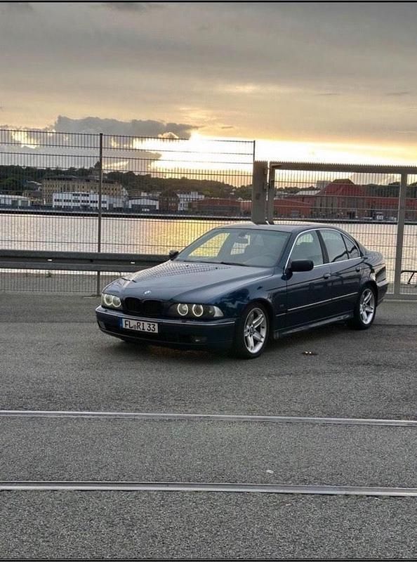Blau Gebraucht 1999 BMW 523 Limousine | 4.444 € (Fairer Preis) - Bild 1/4