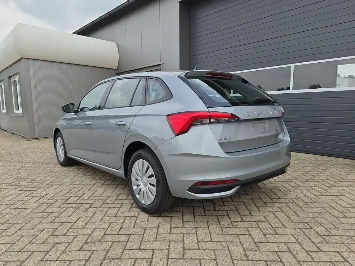 Neu Skoda Scala Selection 116 PS (85 kW) 2026 Smokey diamondsilber metallic Kleinwagen