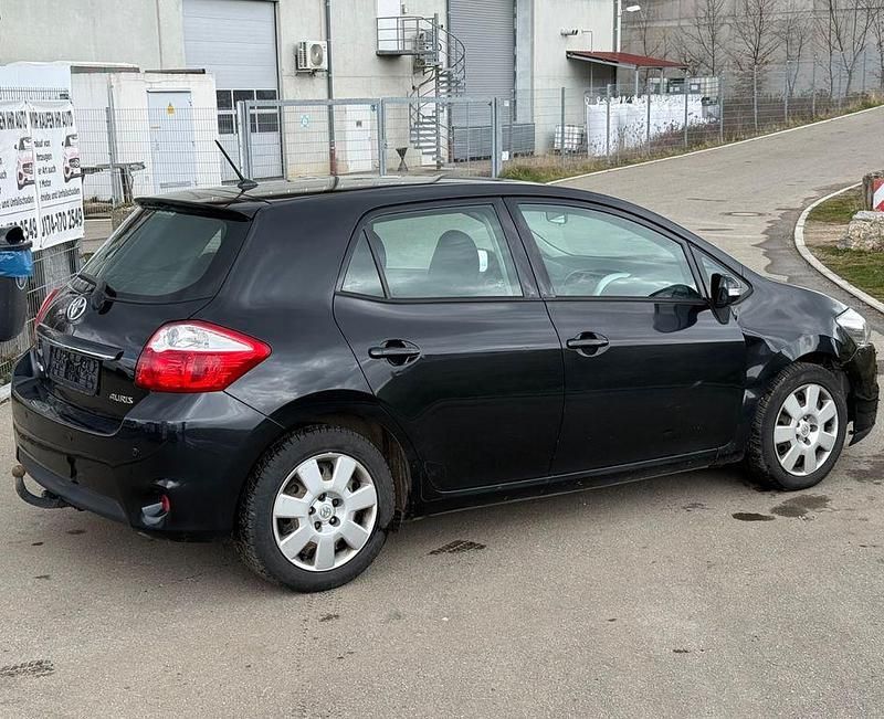 Gebraucht Toyota Auris 99 PS (72 kW) 2012 Schwarz Limousine