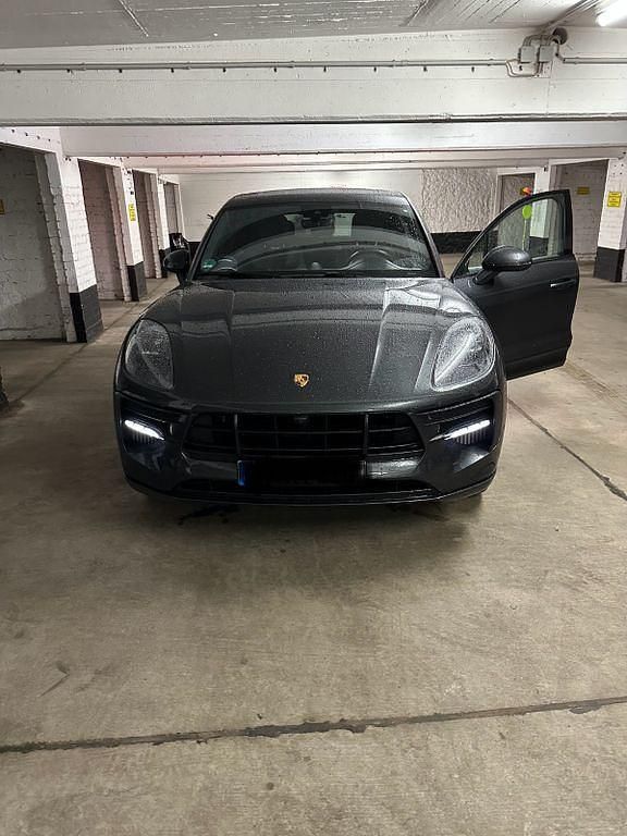 Grau Gebraucht 2021 Porsche Macan GTS SUV | 65.600 € (Fairer Preis) - Bild 1/4