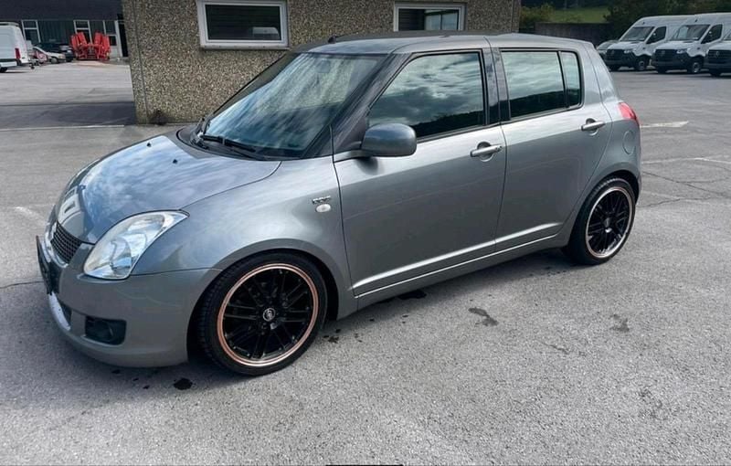 Gebraucht Suzuki Swift 75 PS (55 kW) 2012 Grau Kleinwagen