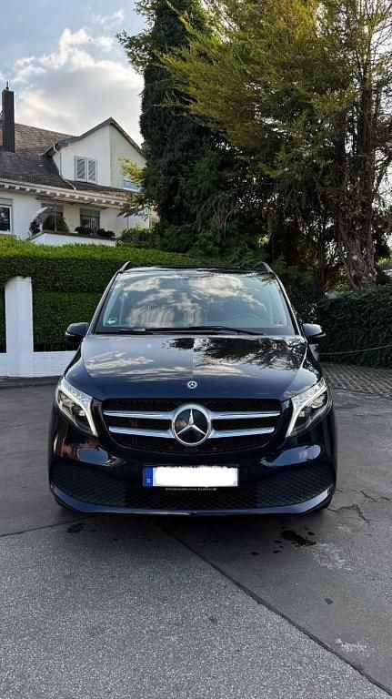 Blau Gebraucht 2019 Mercedes V220 Edition Van / Kleinbus | 37.500 € (Fairer Preis) - Bild 1/4