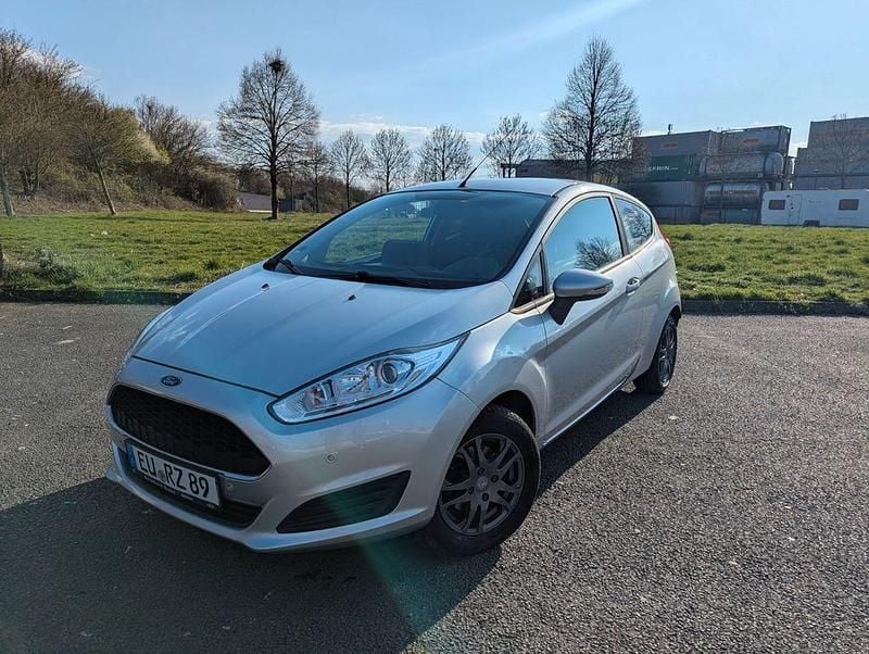 Gebraucht Ford Fiesta Titanium 80 PS (58 kW) 2016 Silber Kleinwagen