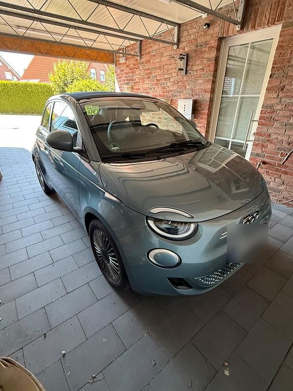 Blau Gebraucht 2021 Fiat 500e Dolcevita Cabrio | 17.900 € (Guter Preis) - Bild 1/4