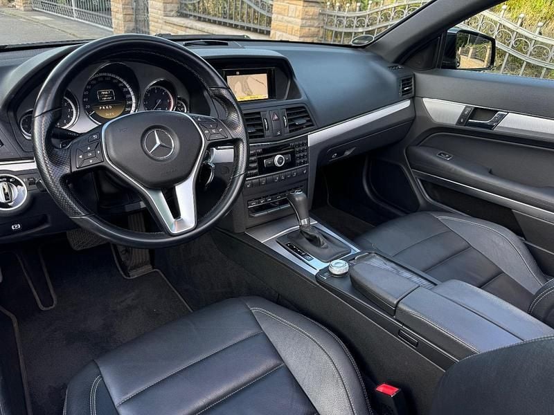 Gebraucht Mercedes E220 AMG 170 PS (125 kW) 2012 Schwarz Cabrio