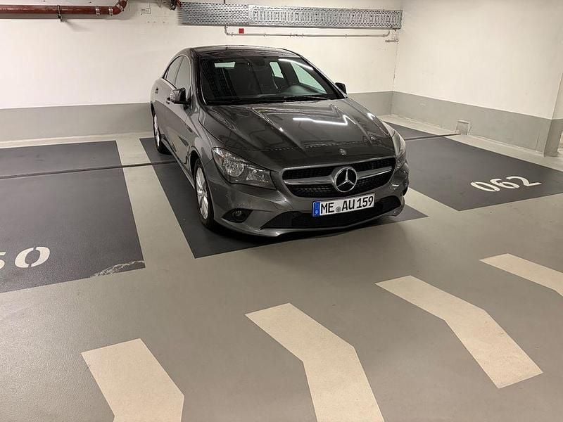 Grau Gebraucht 2013 Mercedes CLA180 AMG line Limousine | 9.000 € (Guter Preis) - Bild 1/4
