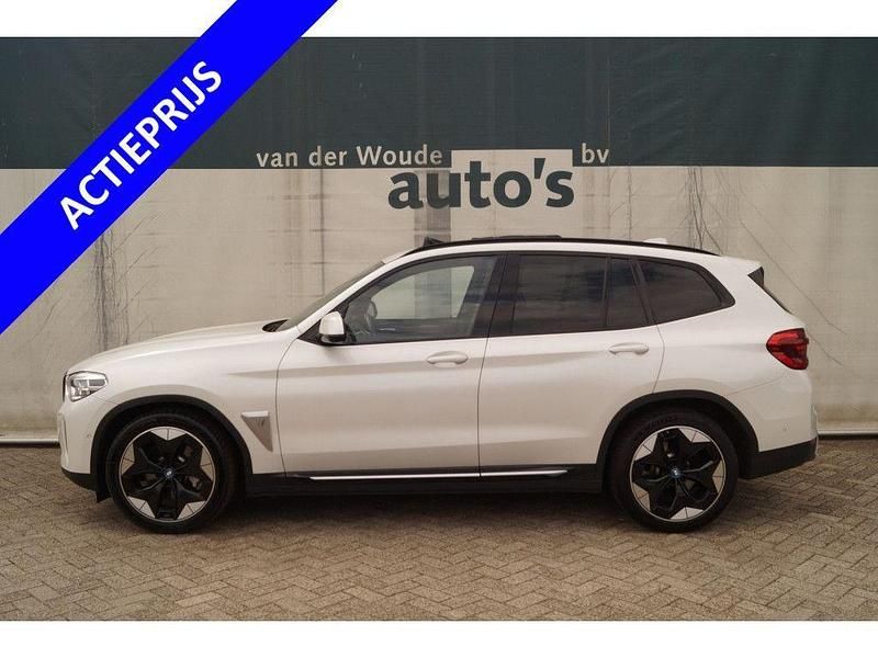 Weiß Gebraucht 2021 BMW iX3 Executive SUV | 26.900 € - Bild 1/4