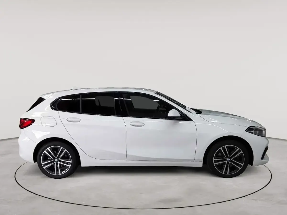 Gebraucht BMW 118 Advantage 150 PS (110 kW) 2023 Alpinweiß Limousine