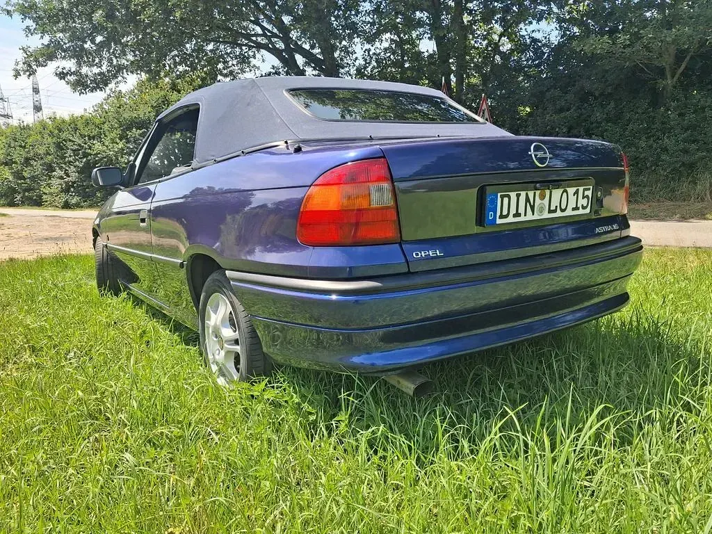Gebraucht Opel Astra Cabriolet Edition 71 PS (52 kW) 1995 Blau Cabrio