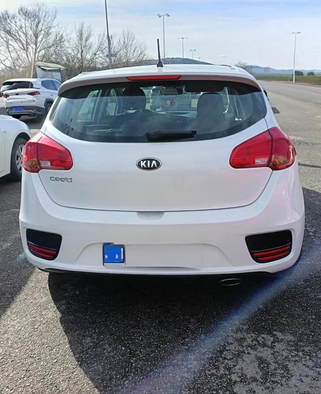 Gebraucht Kia Ceed 100 PS (73 kW) 2017 Weiß Kleinwagen