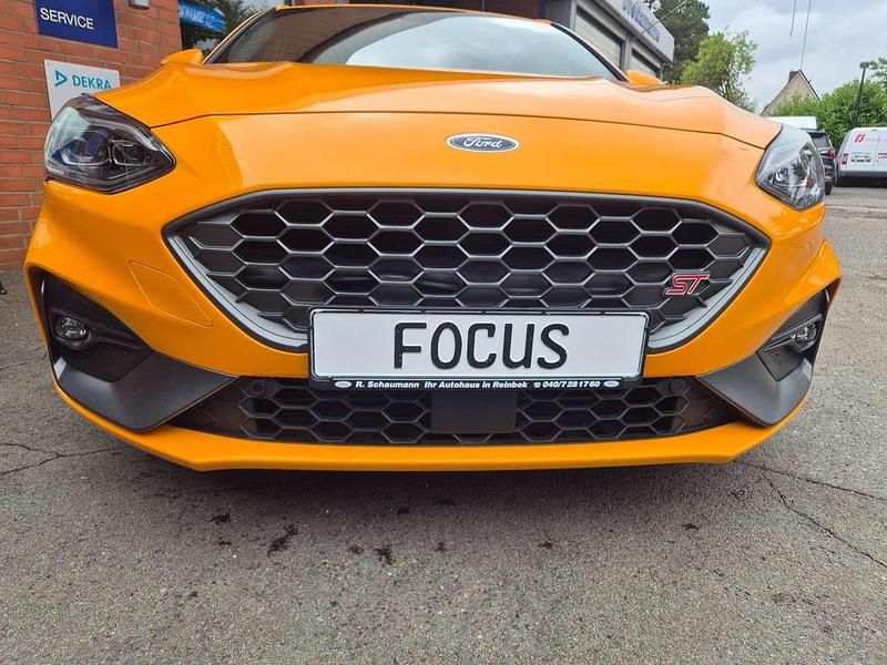 Używany Ford Focus ST 280 KM (205 kW) 2020 Pomarańczowy Hatchback