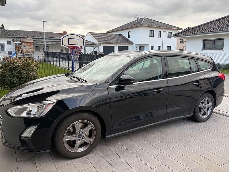 Gebraucht Ford Focus Active 125 PS (91 kW) 2019 Schwarz Limousine