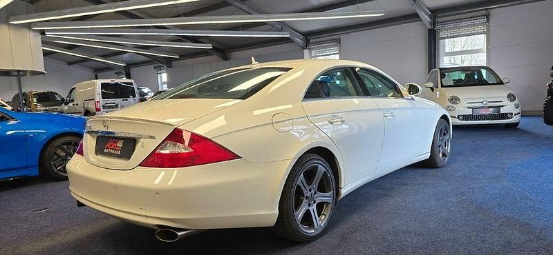 Gebraucht Mercedes CLS500 387 PS (284 kW) 2007 Weiß Limousine