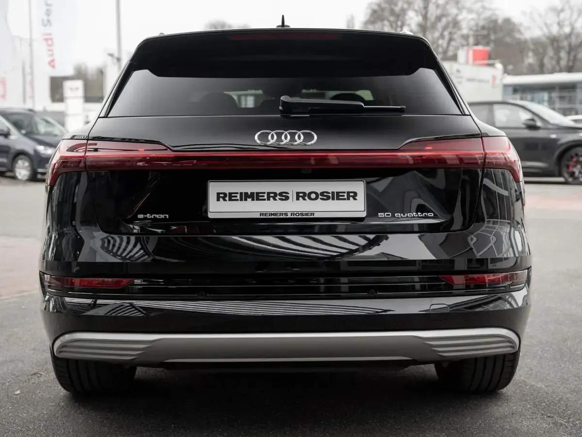 Gebraucht Audi e-tron Advanced Plus 230 kW (313 PS) 2022 Schwarz / brillantschwarz SUV