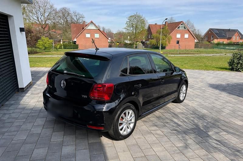 Gebraucht VW Polo 90 PS (66 kW) 2015 Schwarz Kleinwagen