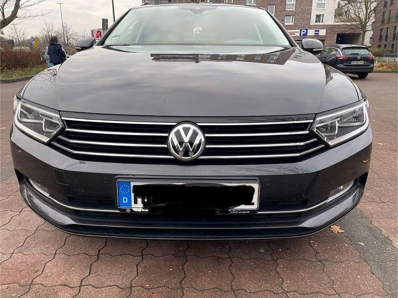 Grau Gebraucht 2018 VW Passat Comfortline Kombi | 13.999 € (Superpreis) - Bild 1/4