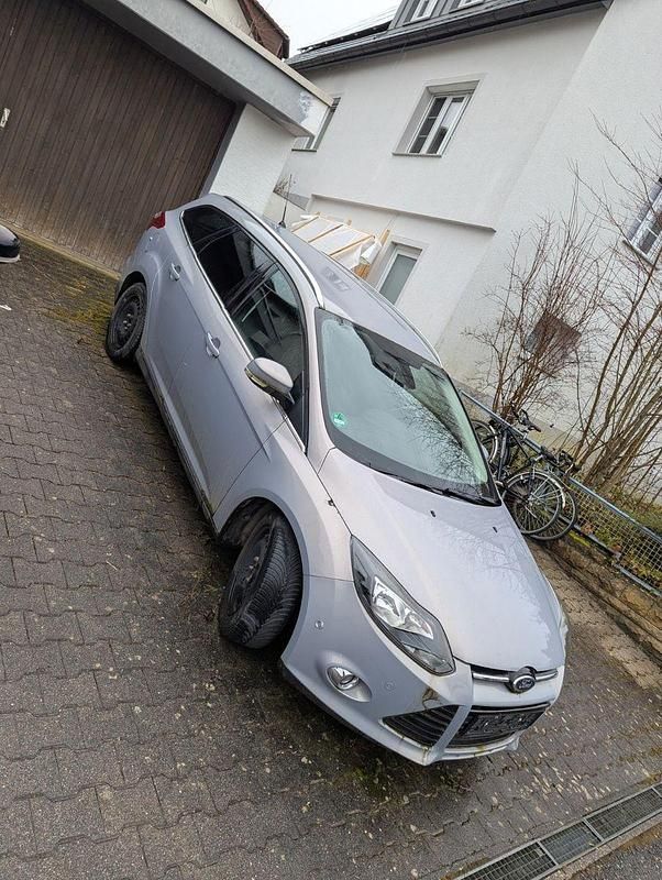 Gebraucht Ford Focus Trend 125 PS (91 kW) 2014 Schwarz Kombi