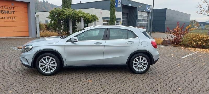 Gebraucht Mercedes GLA250 211 PS (155 kW) 2014 Grau SUV