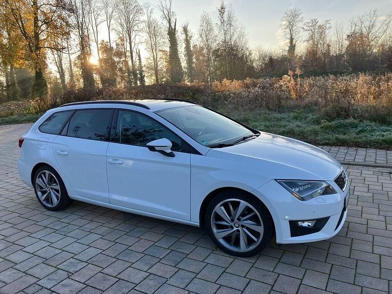 Weiß Gebraucht 2016 Seat Leon ST FR Kombi | 14.999 € (Fairer Preis) - Bild 1/4