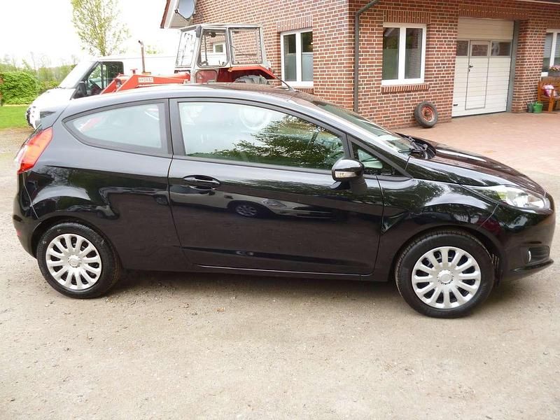 Gebraucht Ford Fiesta Trend 82 PS (60 kW) 2013 Pantherschwarz metallic Kleinwagen