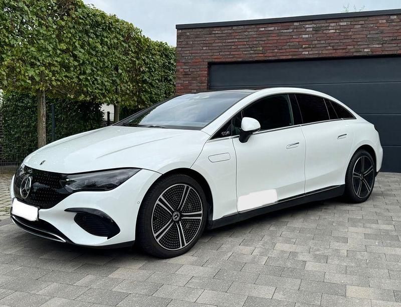 Weiß Gebraucht 2022 Mercedes EQE350 Limousine | 40.900 € (Fairer Preis) - Bild 1/4